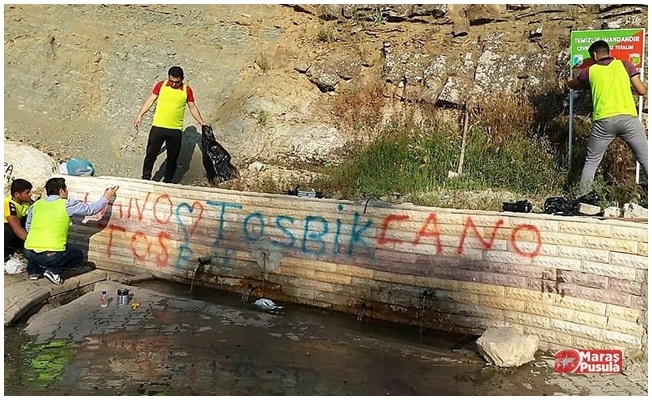 Kahramanmaraş'ta çeşme duvarını gönüllüler boyadı